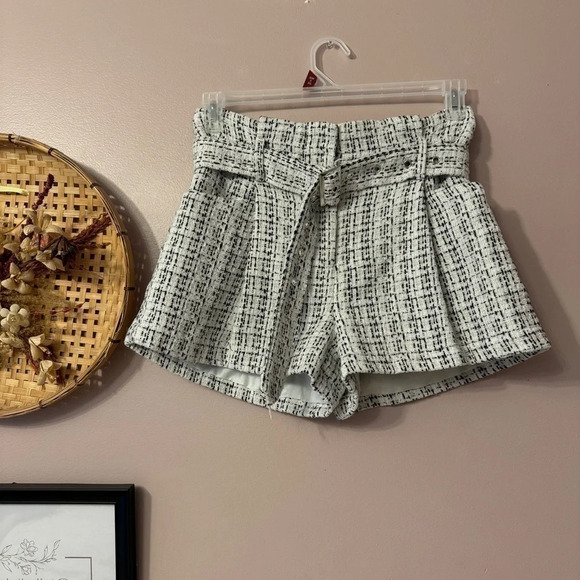 Forever 21 Tweed Belted High Rise Shorts  Cream/Black - Picture 1 of 6